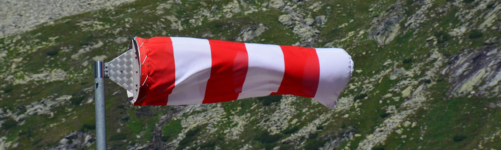 Symbolbild: Windmesser der sich durch aufkommenden Wind füllt.