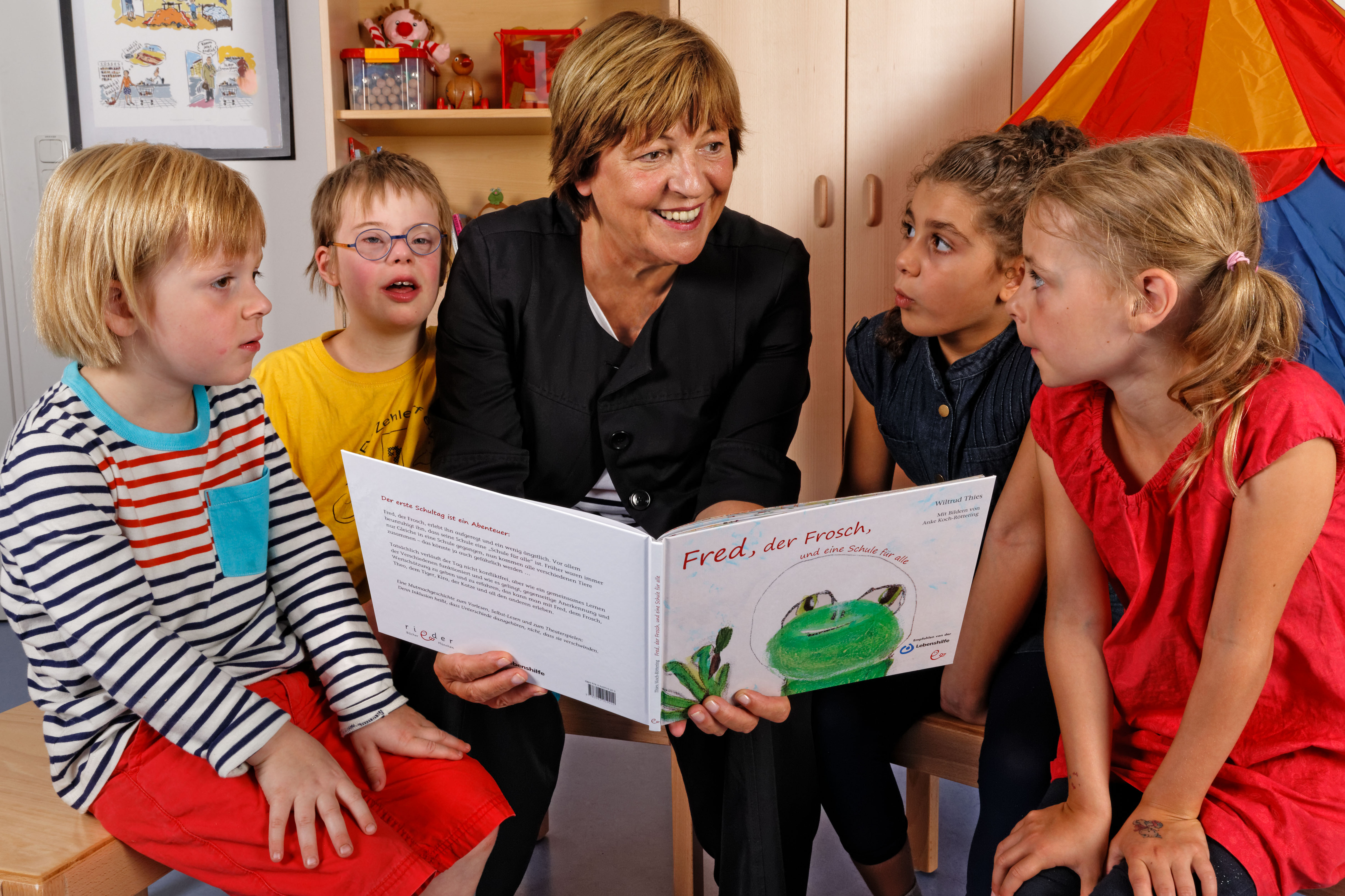 Ulla Schmidt liest Kindern vor