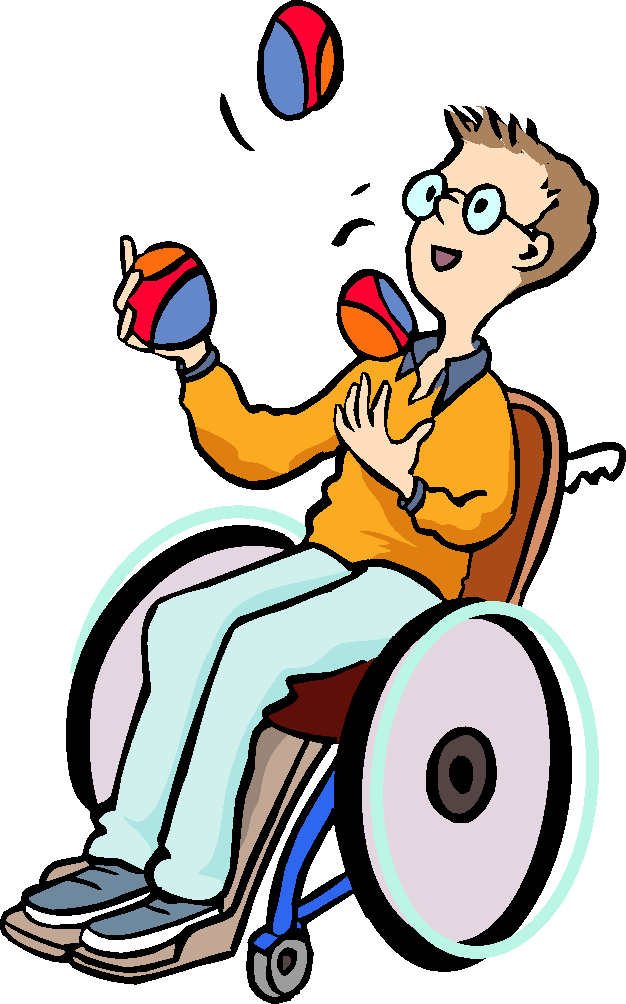 Ein Junge nutzt einen Roll-Stuhl und spielt mit Bällen. 