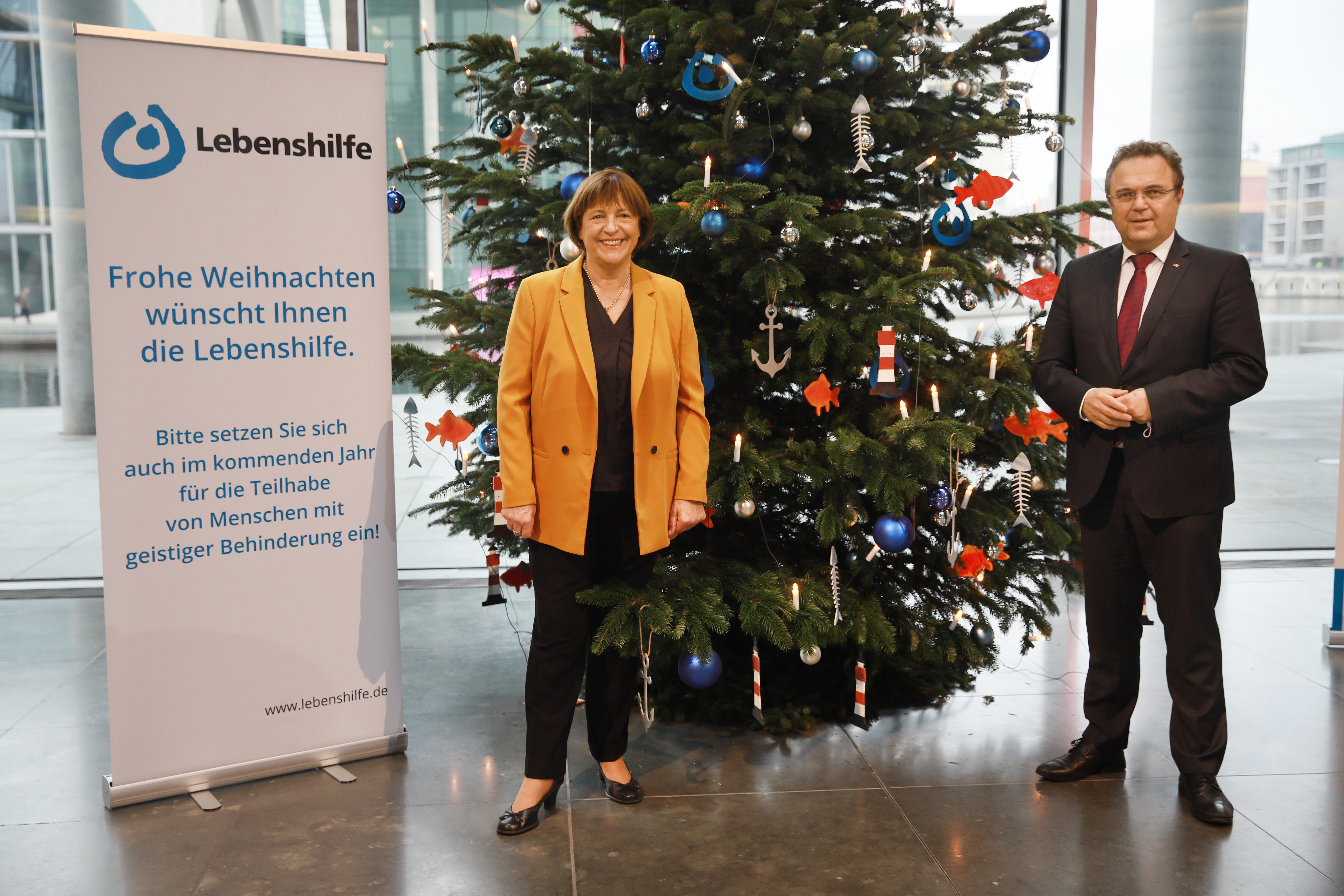 Weihnachtsbaum der Lebenshilfe Übergabe des Weihnachtsbaums 2020
