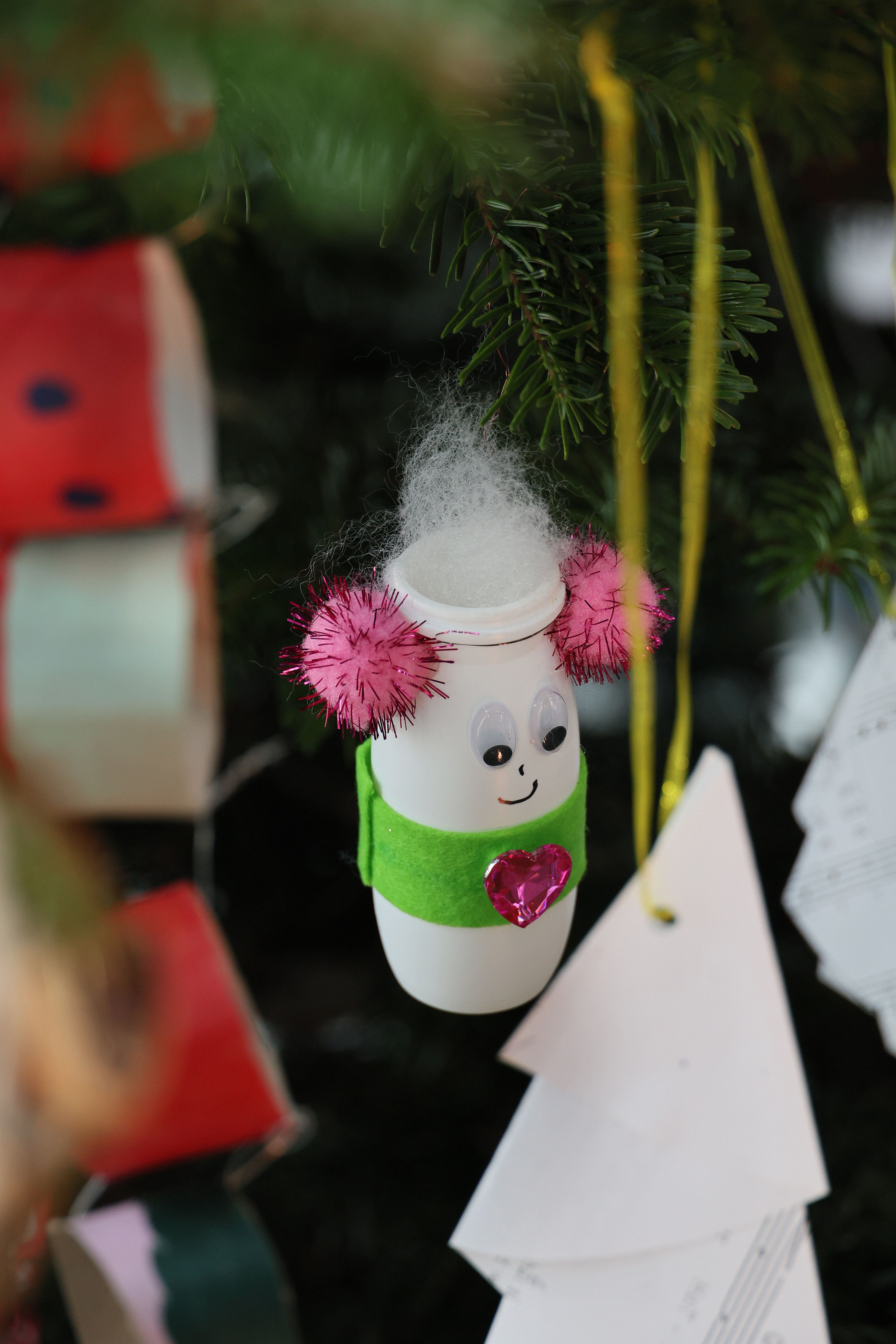 Weihnachts-Baum-Schmuck der Lebenshilfe Mettmann. Weihnachts-Baum-Schmuck der Lebenshilfe Mettmann.