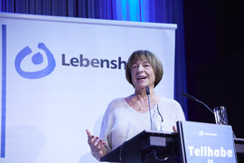 Das Foto zeigt Ulla Schmidt am Rednerpult.