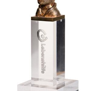  Der Medienpreis BOBBY der Bundesvereinigung Lebenshilfe ist dem ersten Preisträger, Bobby Brederlow, nachempfunden. Der Münchner Schauspieler mit Down-Syndrom wurde 1999 ausgezeichnet. Den Preis hat der Goldschmied und Designer Markus Wallner geschaffen.