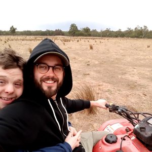 Manuel Zube (links) und Julius Werner unterwegs in Australien auf einem Quad