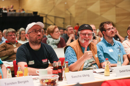 Selbstvertreter aus dem Rat der Menschen mit Behinderung bei der Mitgliederversammlung der Bundesvereinigung Lebenshilfe in der Stadthalle Marburg.