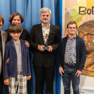 Susanne und Florian Jaenicke mit ihrem zweiten Sohn Georg, eingerahmt von Ulla Schmidt und Sebastian Urbanski aus dem Bundesvorstand der Lebenshilfe